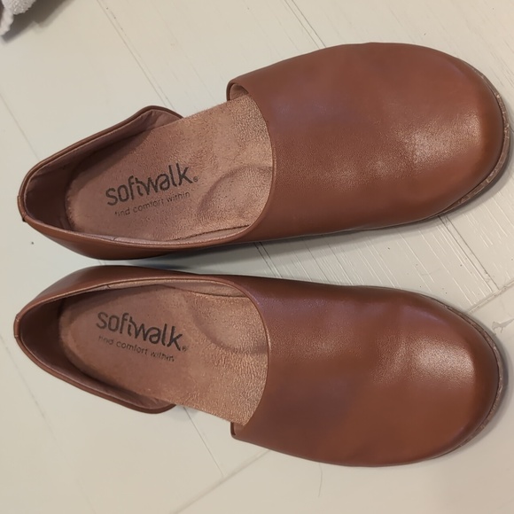 SoftWalk Addie Clog - Picture 2 of 9